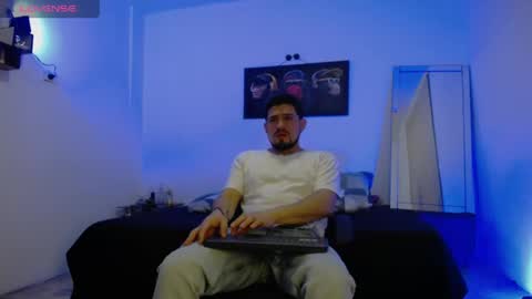 Snapshot of william_steel_ chatting on June 1, 2026, 11:45 am William Steel online show from June 1, 2026, 11:45 am