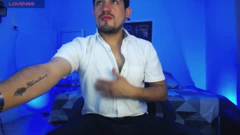 Snapshot of william_steel_ chatting on June 17, 2026, 11:23 am William Steel online show from June 17, 2026, 11:23 am
