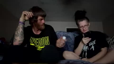 lovEEdovEE online show from May 6, 2026, 2:08 am