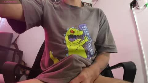 willou_86 online show from April 8, 2026, 1:44 pm