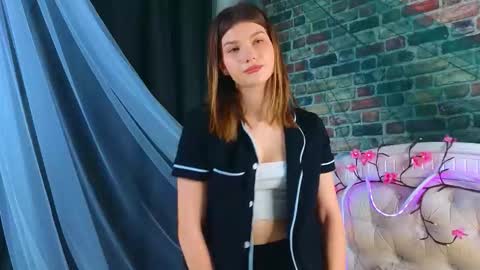 Vicki3 online show from March 27, 2026, 7:25 am