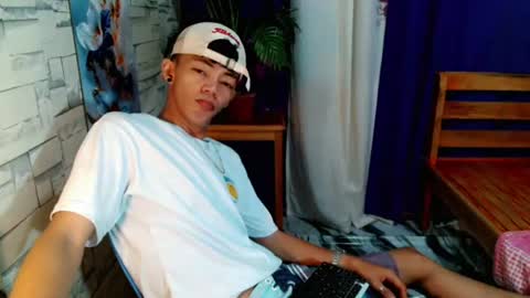 Snapshot of win_boy chatting on June 26, 2026, 10:19 am win_boy online show from June 26, 2026, 10:19 am