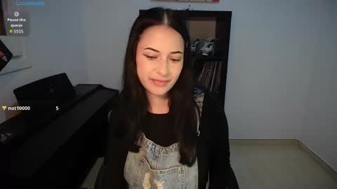 Sara online show from October 13, 2025, 6:19 pm