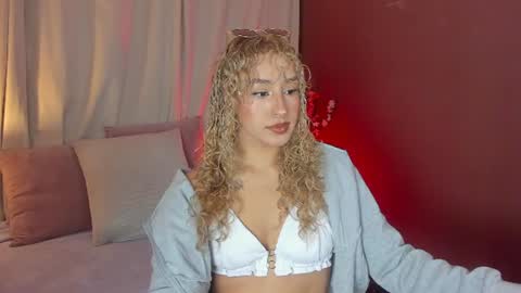 Snapshot of wini_fer chatting on June 18, 2026, 12:31 pm Wini Fer online show from June 18, 2026, 12:31 pm