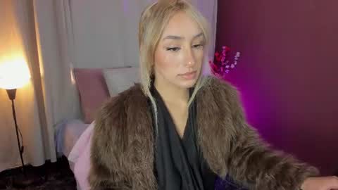 Snapshot of wini_fer chatting on June 20, 2026, 12:30 pm Wini Fer online show from June 20, 2026, 12:30 pm