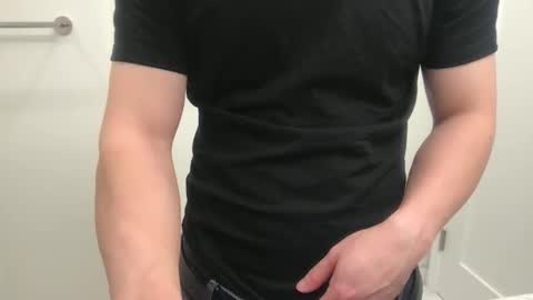 Snapshot of winsome_naked_gentleman chatting on December 23, 2024, 1:29 am WInsome online show from December 23, 2024, 1:29 am