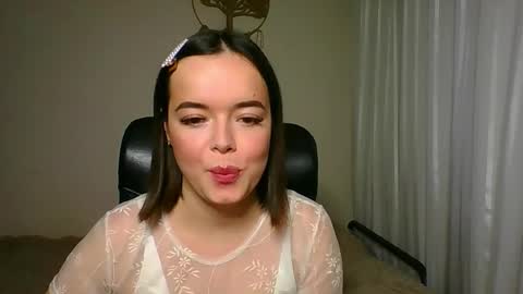 Snapshot of winter__white_rose chatting on September 25, 2025, 4:00 pm Emma  online show from September 25, 2025, 4:00 pm
