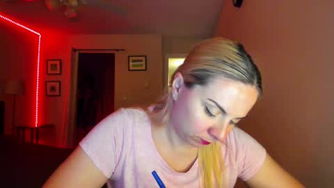 Snapshot of winter_miracle chatting on September 19, 2025, 6:48 am Winter Miracle online show from September 19, 2025, 6:48 am