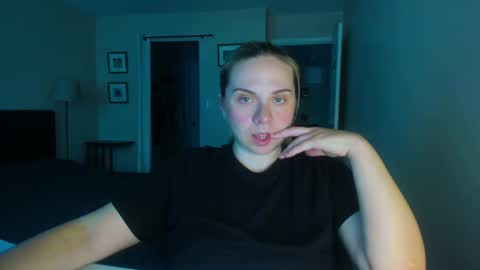 Snapshot of winter_miracle chatting on September 24, 2025, 4:10 pm Winter Miracle online show from September 24, 2025, 4:10 pm