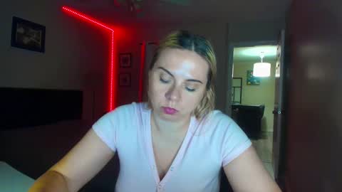 Snapshot of winter_miracle chatting on September 30, 2025, 6:29 am Winter Miracle online show from September 30, 2025, 6:29 am