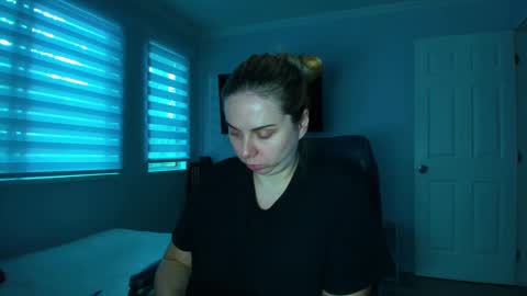 Snapshot of winter_miracle chatting on September 30, 2025, 9:53 pm Winter Miracle online show from September 30, 2025, 9:53 pm