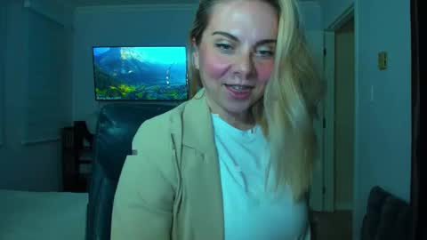 Snapshot of winter_miracle chatting on October 5, 2025, 5:50 am Winter Miracle online show from October 5, 2025, 5:50 am