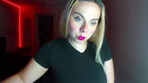 Snapshot of winter_miracle chatting on October 7, 2025, 10:56 am Winter Miracle online show from October 7, 2025, 10:56 am