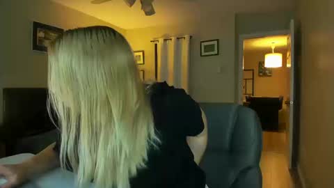 Snapshot of winter_miracle chatting on October 18, 2025, 6:30 pm Winter Miracle online show from October 18, 2025, 6:30 pm