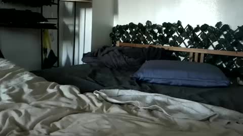 winter online show from October 8, 2025, 1:03 am