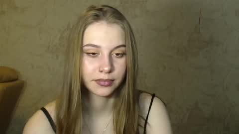 wira_witch online show from February 17, 2025, 3:20 pm