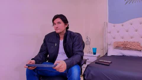 Wiston online show from March 25, 2026, 1:39 pm