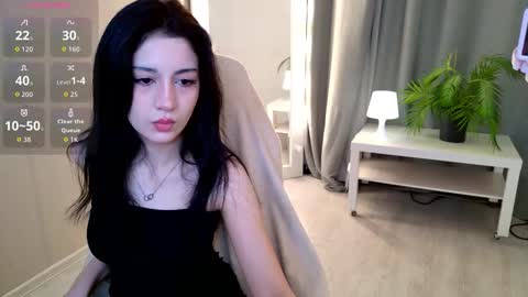 Vivian online show from October 24, 2025, 5:04 am