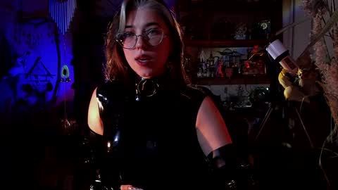 Snapshot of witch_fiona chatting on February 4, 2025, 7:22 pm Goddess of two strapons  - Mr. long Don Mr. Pinky online show from February 4, 2025, 7:22 pm