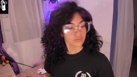     Luna Violeta  A r t i s t  online show from January 4, 2025, 1:52 am