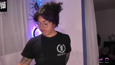     Luna Violeta  A r t i s t  online show from January 4, 2025, 4:55 am