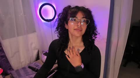     Luna Violeta  A r t i s t  online show from January 6, 2025, 11:09 pm