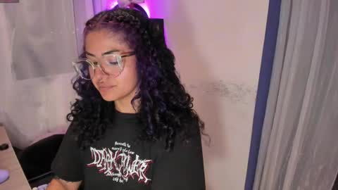     Luna Violeta  A r t i s t  online show from February 13, 2025, 1:40 am