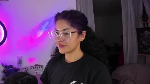     Luna Violeta  A r t i s t  online show from February 19, 2025, 2:33 am