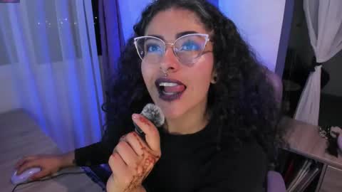     Luna Violeta  A r t i s t  online show from December 3, 2025, 12:29 am