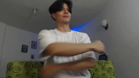 Snapshot of with_ken chatting on February 4, 2025, 12:29 am Ken online show from February 4, 2025, 12:29 am