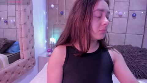 Andrea  online show from September 16, 2025, 5:19 am