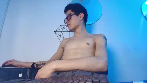  W O L F  online show from October 21, 2025, 11:33 am