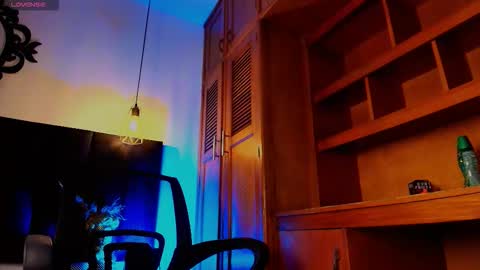  W O L F  online show from November 4, 2025, 12:04 pm