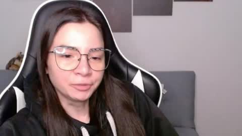 Snapshot of wolfs_daughter chatting on June 29, 2026, 12:50 am Alex online show from June 29, 2026, 12:50 am