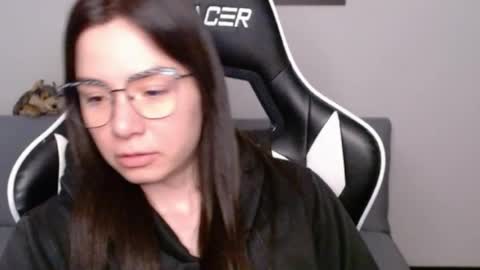 Snapshot of wolfs_daughter chatting on July 2, 2026, 3:23 am Alex online show from July 2, 2026, 3:23 am