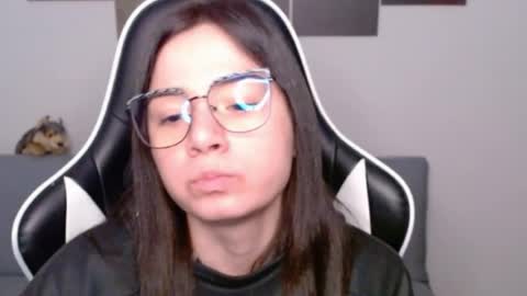 Snapshot of wolfs_daughter chatting on July 5, 2026, 2:07 am Alex online show from July 5, 2026, 2:07 am