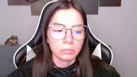 Snapshot of wolfs_daughter chatting on July 9, 2026, 2:04 am Alex online show from July 9, 2026, 2:04 am