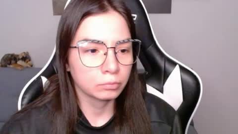 Snapshot of wolfs_daughter chatting on July 15, 2026, 2:06 am Alex online show from July 15, 2026, 2:06 am