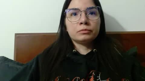 Snapshot of wolfs_daughter chatting on August 5, 2026, 1:52 am Alex online show from August 5, 2026, 1:52 am