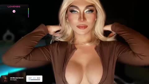 Snapshot of womanofyourdesire_ts chatting on October 26, 2025, 12:05 am Julia online show from October 26, 2025, 12:05 am