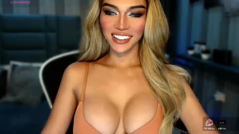 Julia online show from February 2, 2026, 1:04 am