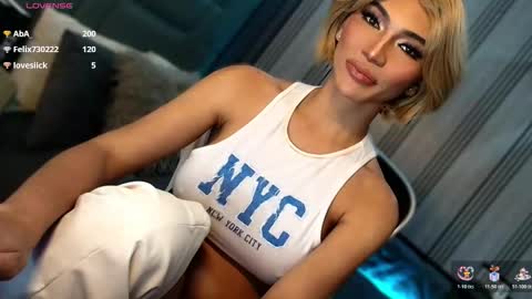 Julia online show from March 8, 2026, 4:33 pm