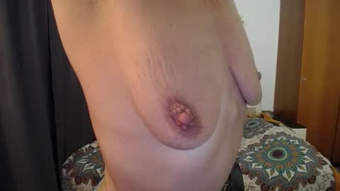 Snapshot of women_pleasures chatting on September 20, 2025, 9:27 pm women_pleasures online show from September 20, 2025, 9:27 pm