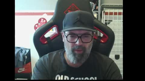 Snapshot of womenizzeer chatting on June 3, 2026, 3:06 pm Adam online show from June 3, 2026, 3:06 pm
