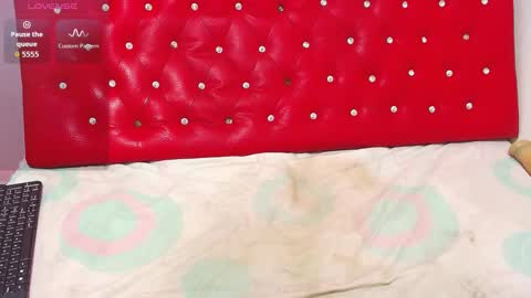   online show from October 26, 2025, 3:01 am