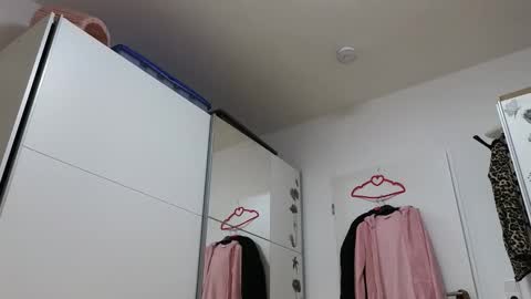 Wondergirl online show from November 27, 2025, 9:11 am