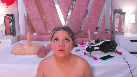 wonderkloe_ online show from February 17, 2026, 7:42 pm