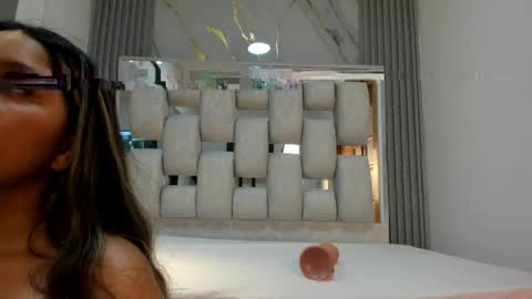 wonderkloe_ online show from May 1, 2026, 8:13 pm