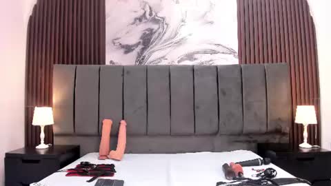 wonderkloe_ online show from June 28, 2026, 7:42 pm
