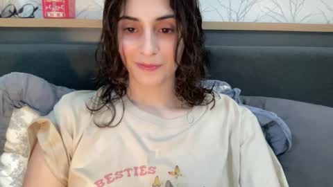 Stia online show from December 3, 2025, 1:42 pm